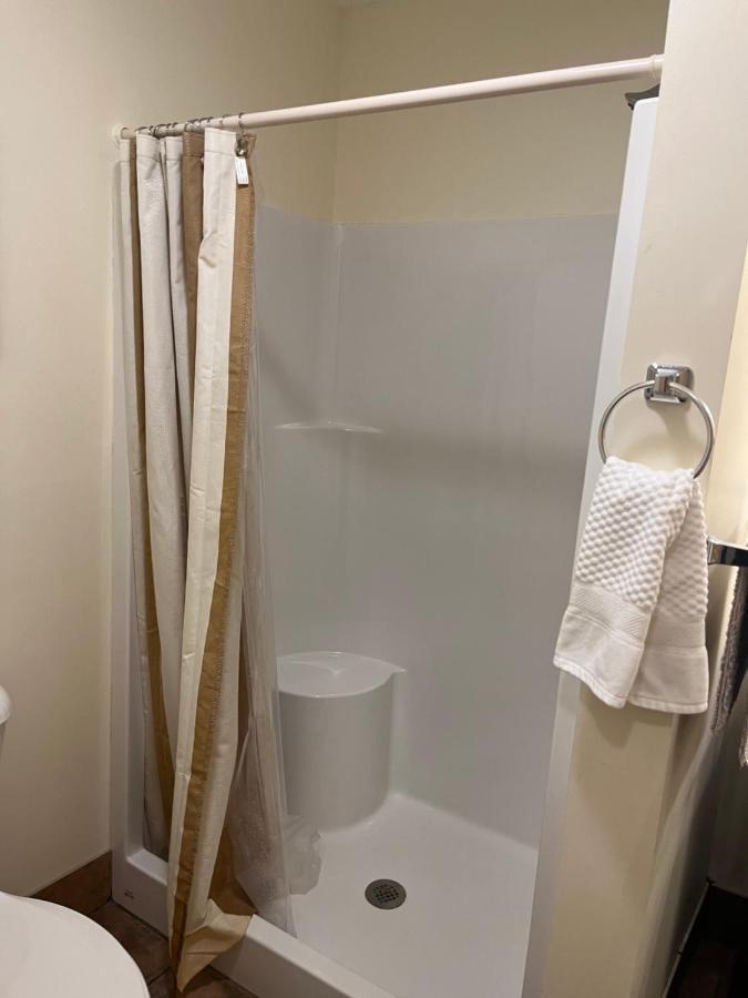 Creekside Downtown Vacation Suites, Only Adults 25 Or Older Buffalo Exterior photo