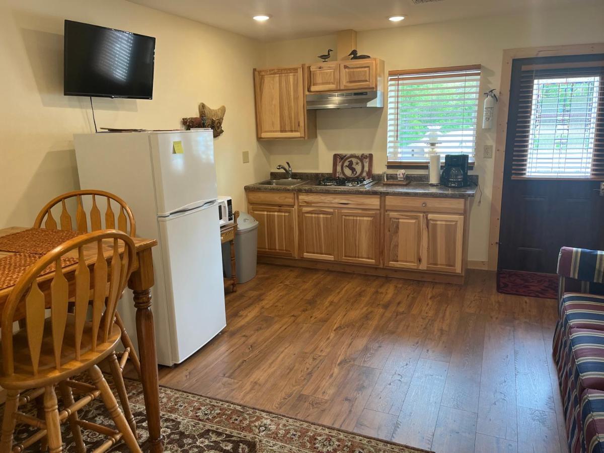 Creekside Downtown Vacation Suites, Only Adults 25 Or Older Buffalo Exterior photo