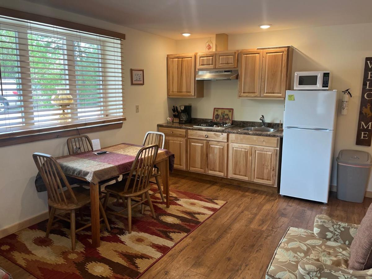 Creekside Downtown Vacation Suites, Only Adults 25 Or Older Buffalo Exterior photo